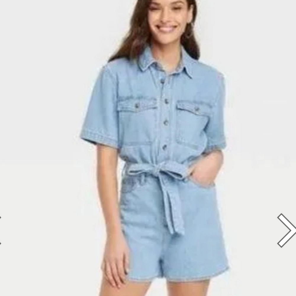 Universal Threads Women's Short Sleeve Romper Light Wash Denim - Size 17
